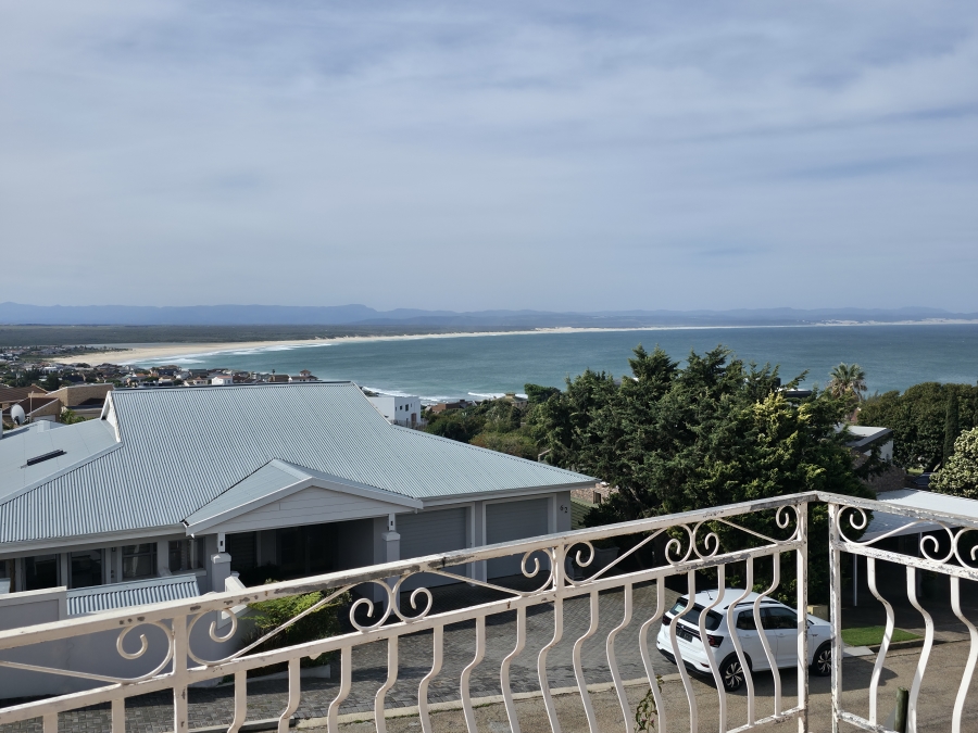 6 Bedroom Property for Sale in Wavecrest Eastern Cape